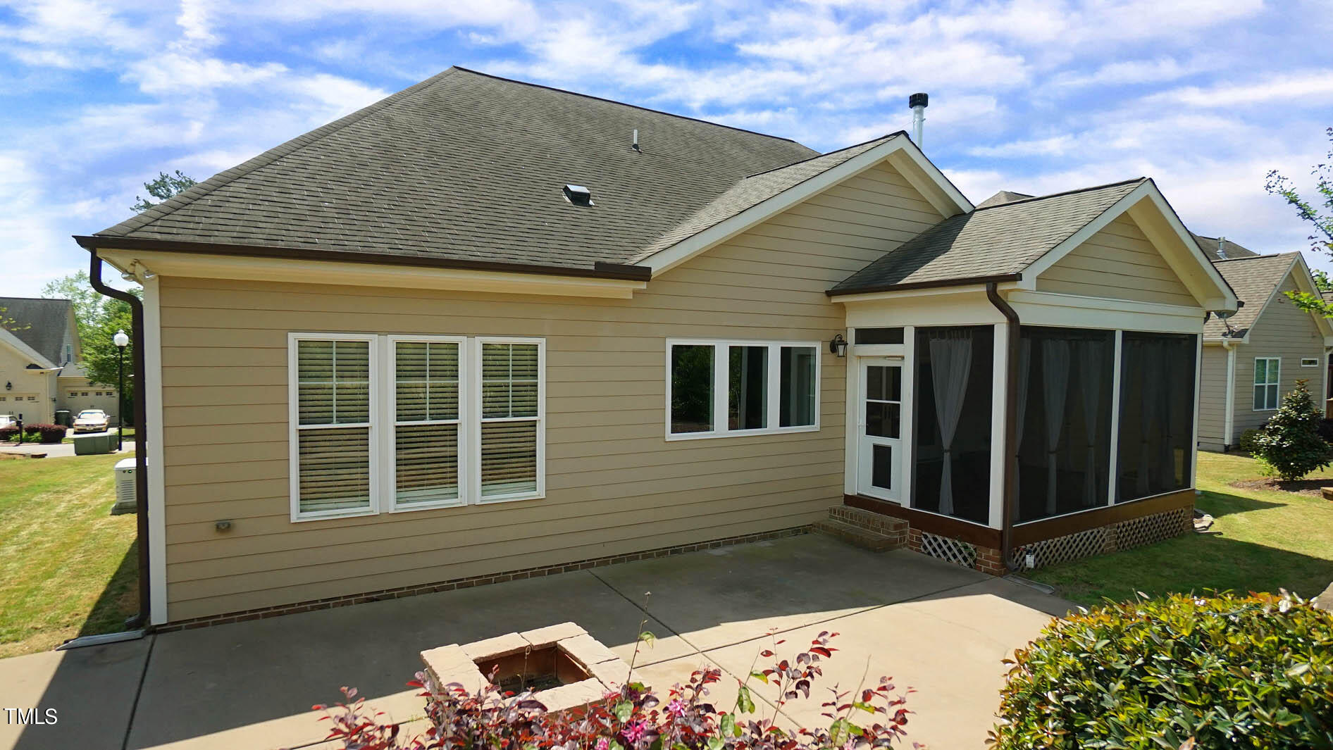 5208 Roswellcrest Court