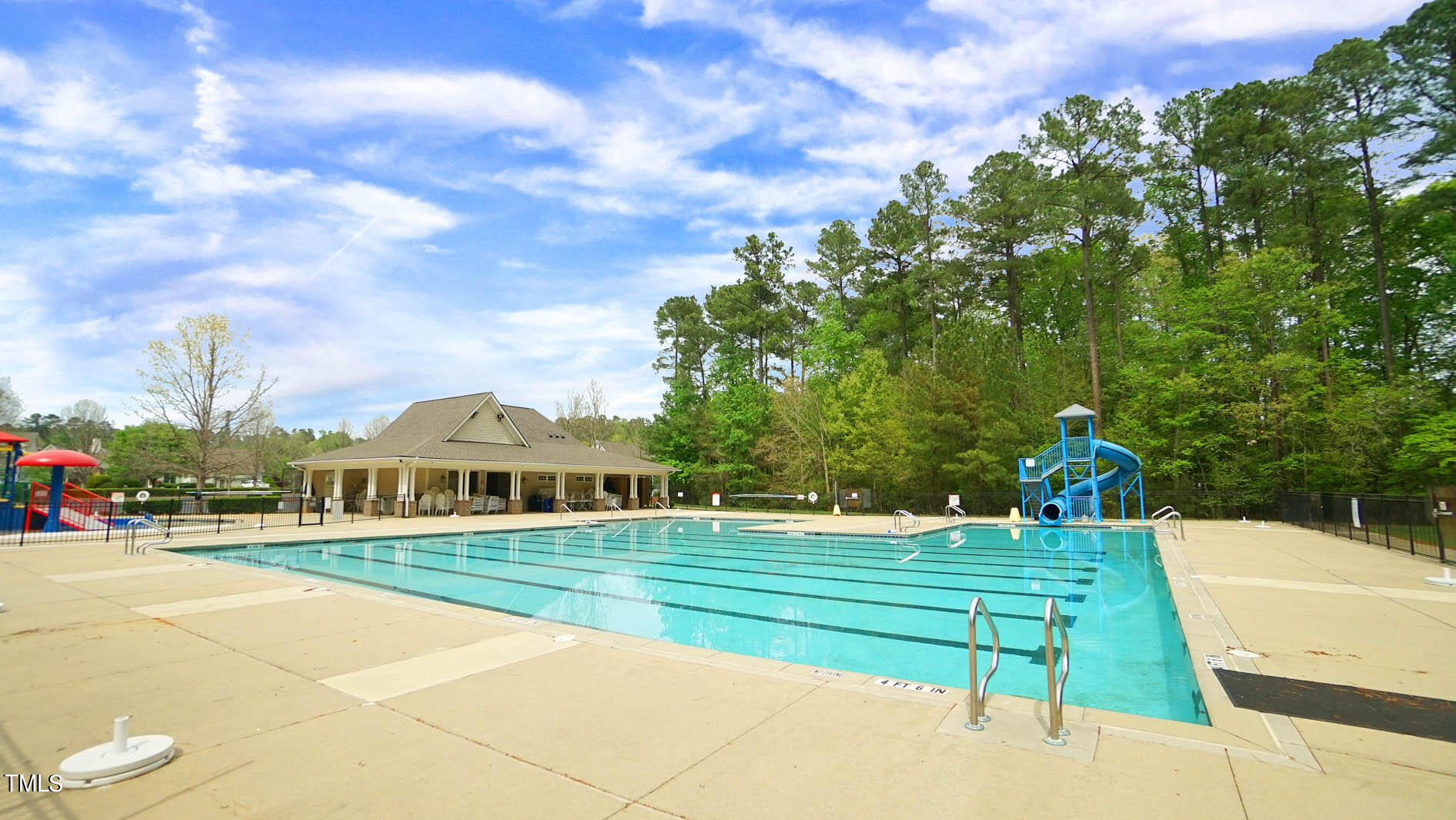 5208 Roswellcrest Court