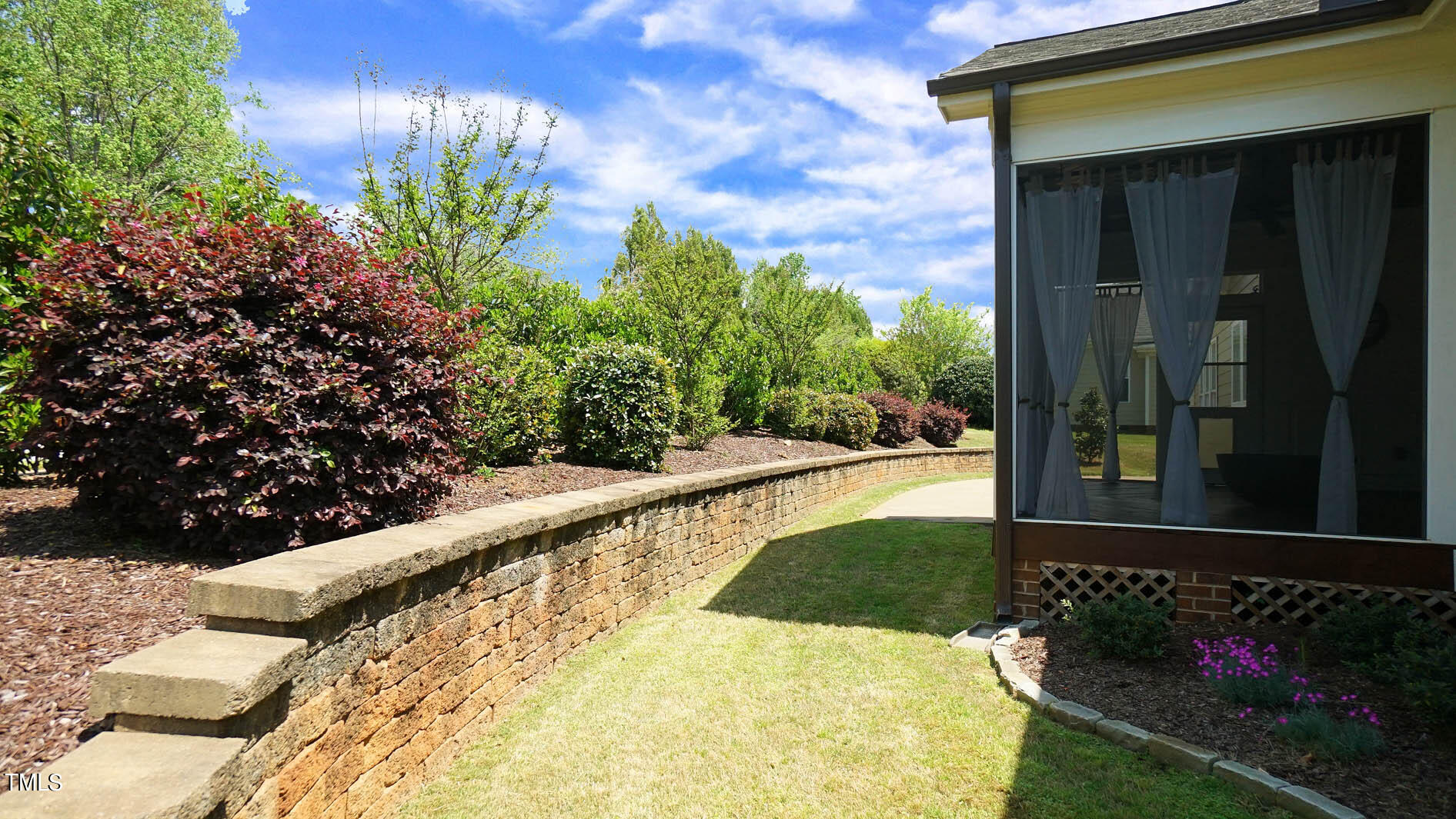 5208 Roswellcrest Court