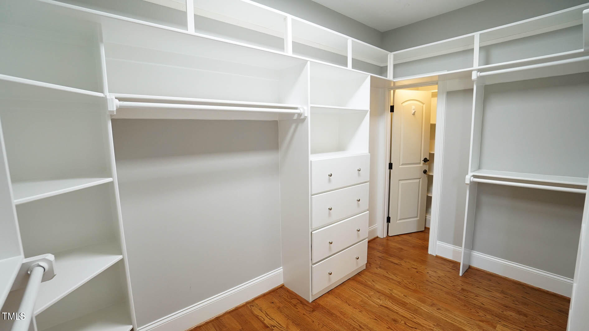 5208 Roswellcrest Court