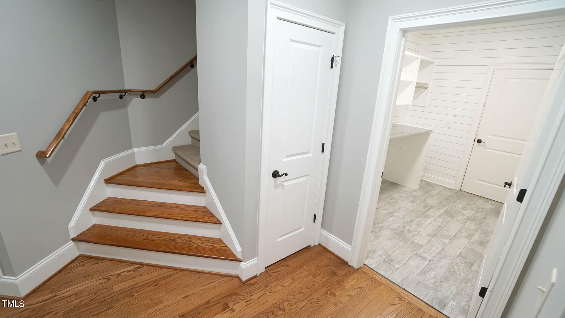 5208 Roswellcrest Court