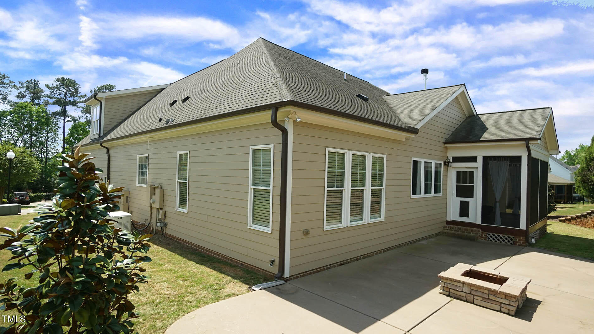 5208 Roswellcrest Court