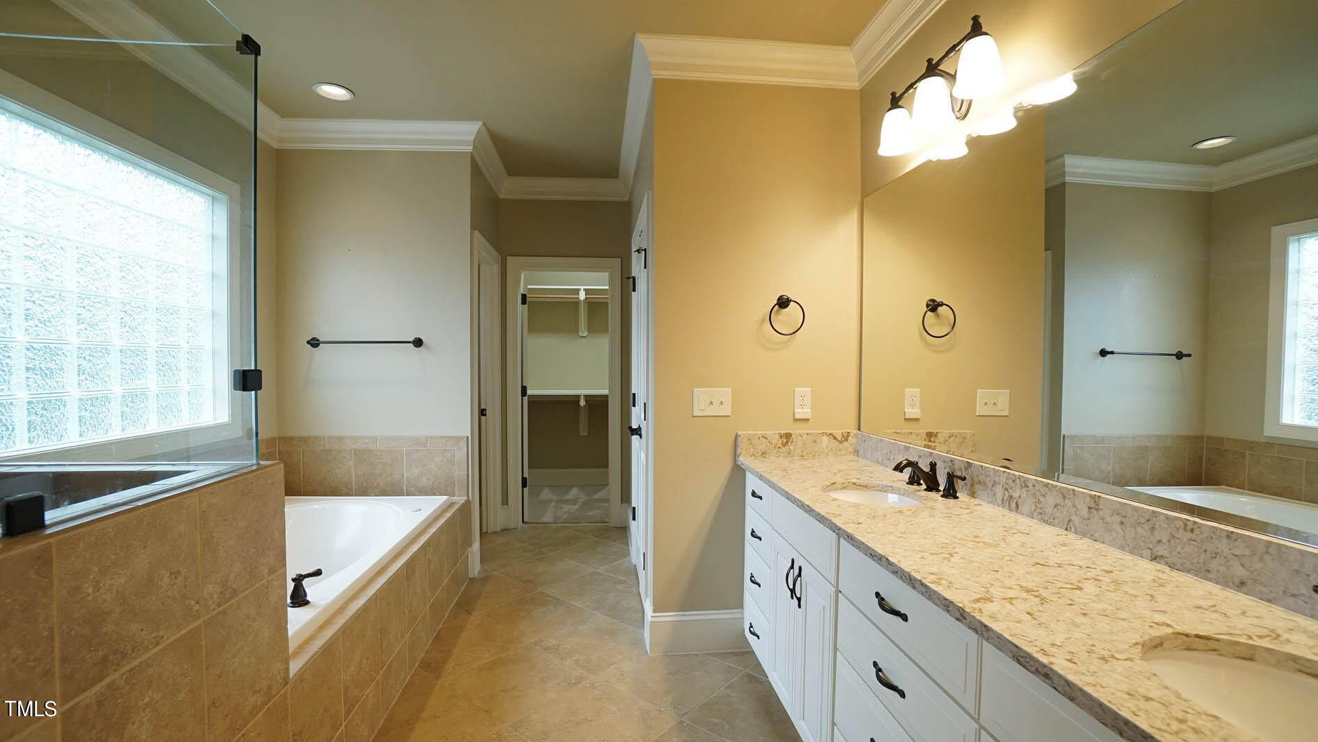 5220 Roswellcrest Court