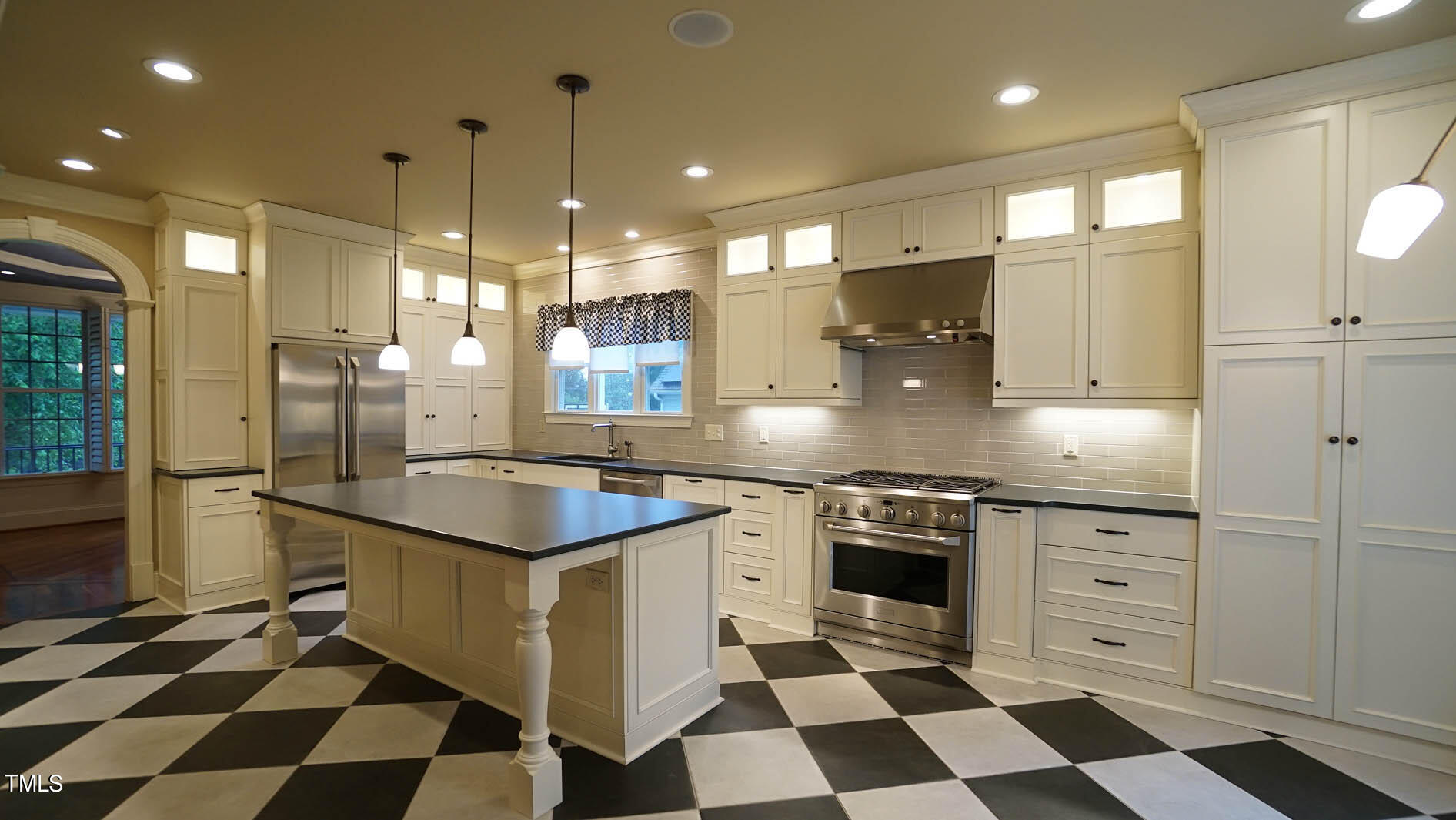 5220 Roswellcrest Court