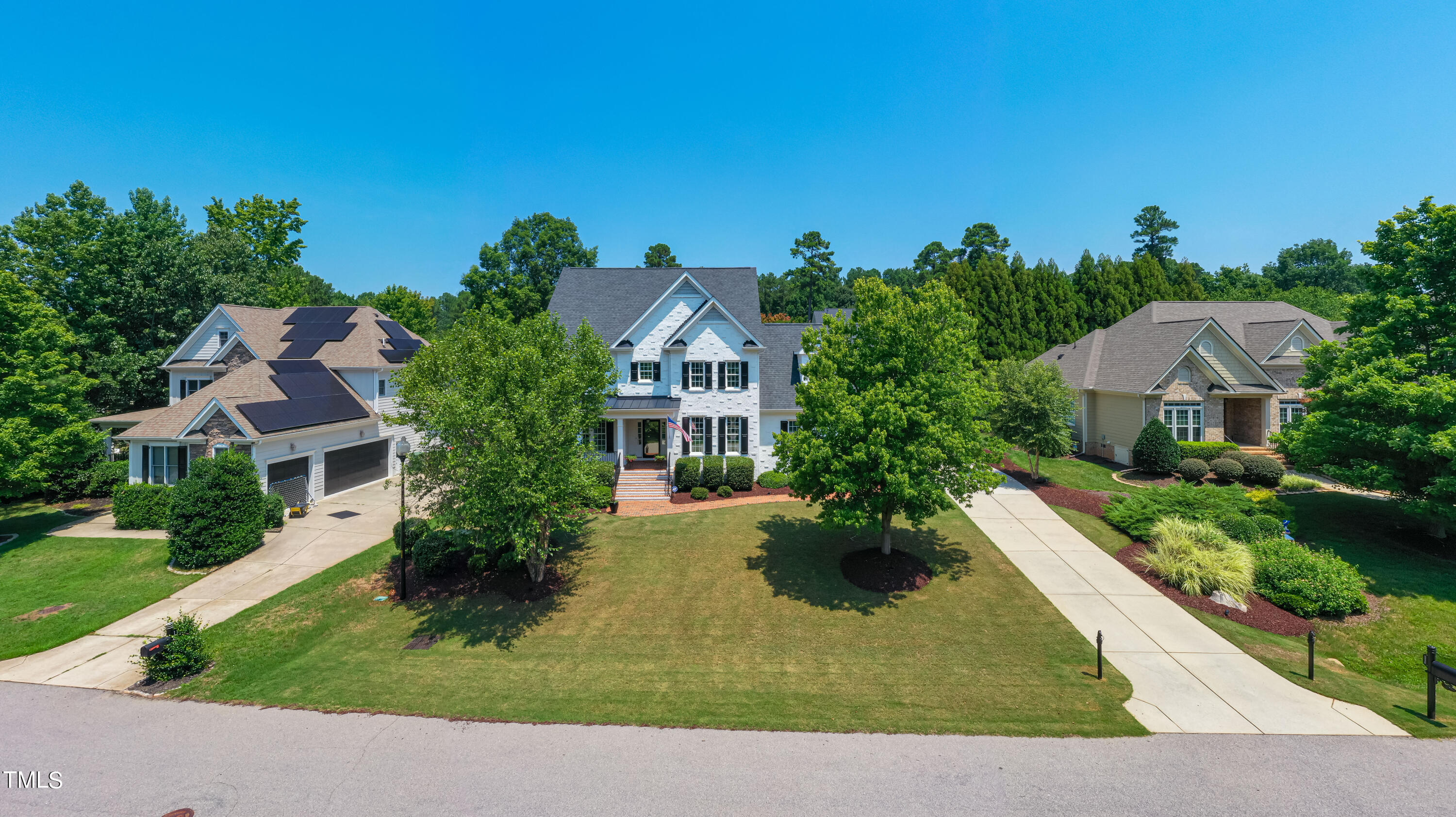 5220 Roswellcrest Court