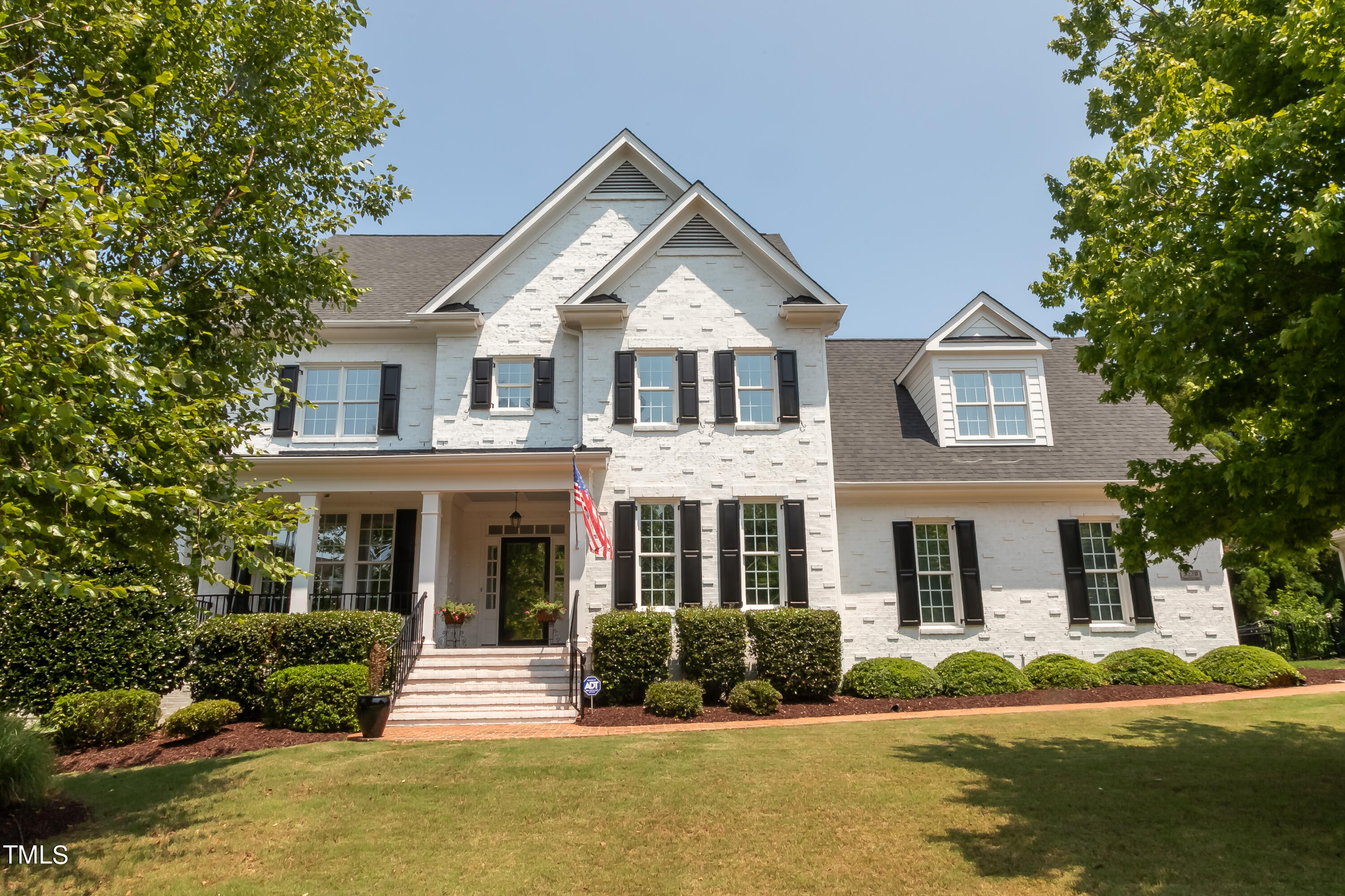 5220 Roswellcrest Court