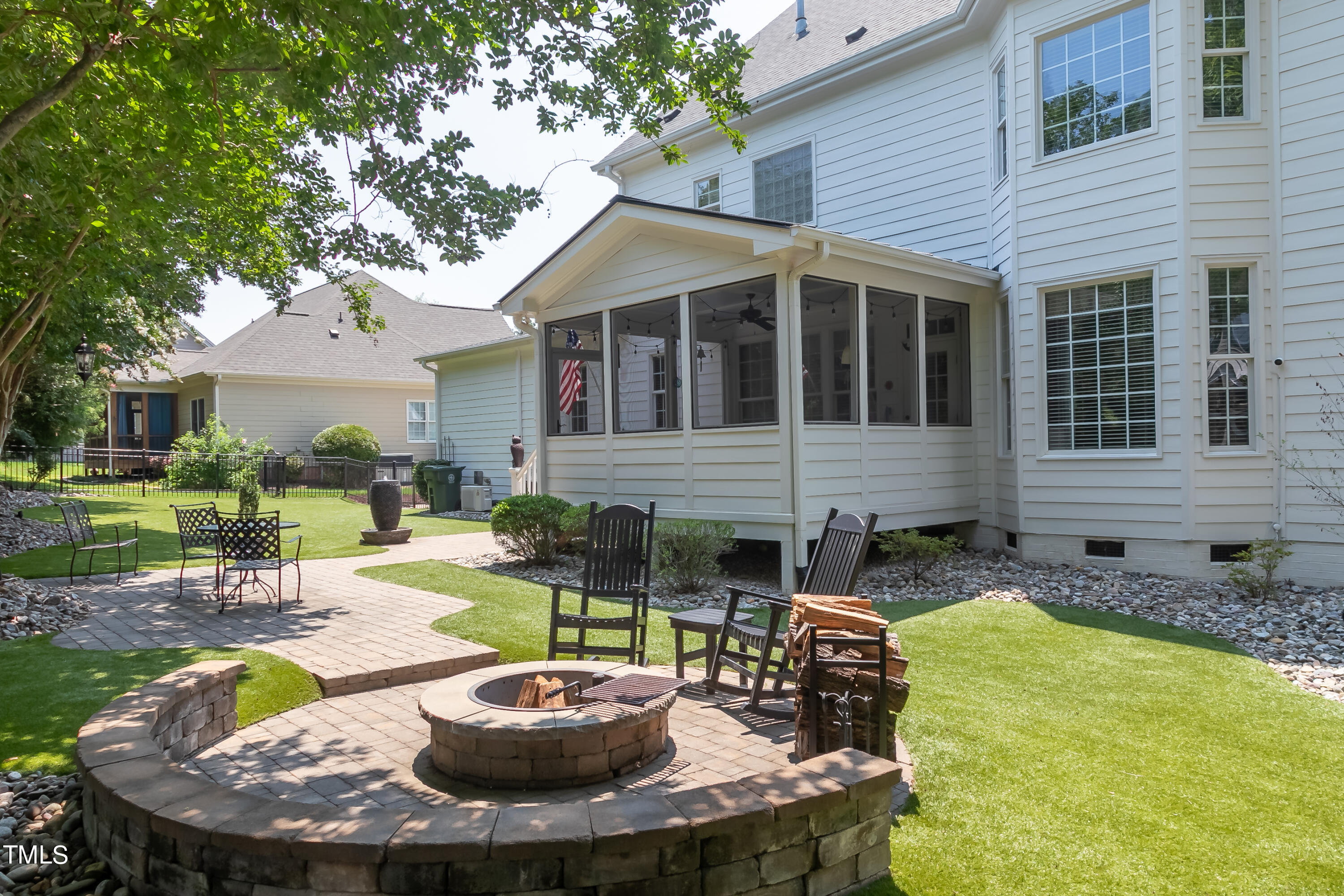5220 Roswellcrest Court