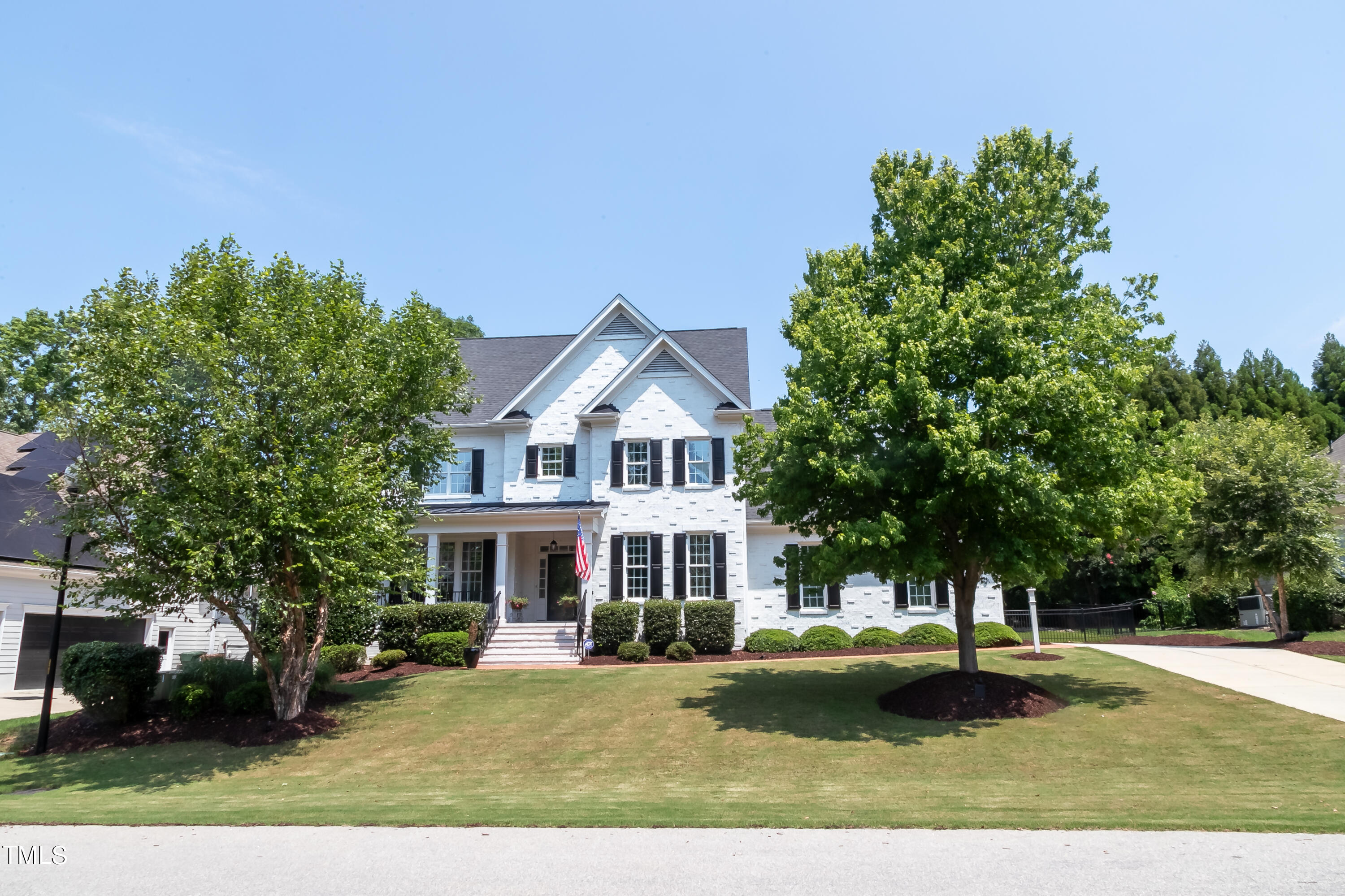 5220 Roswellcrest Court