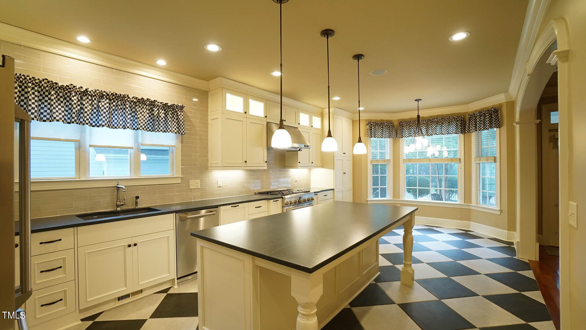 5220 Roswellcrest Court