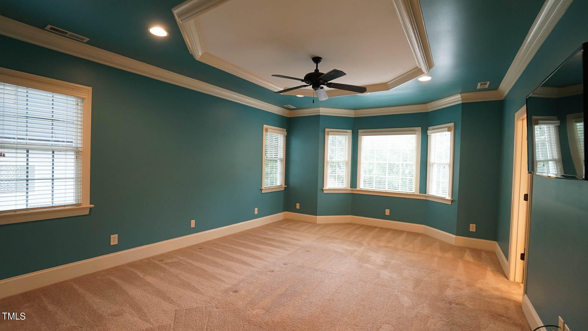 5220 Roswellcrest Court