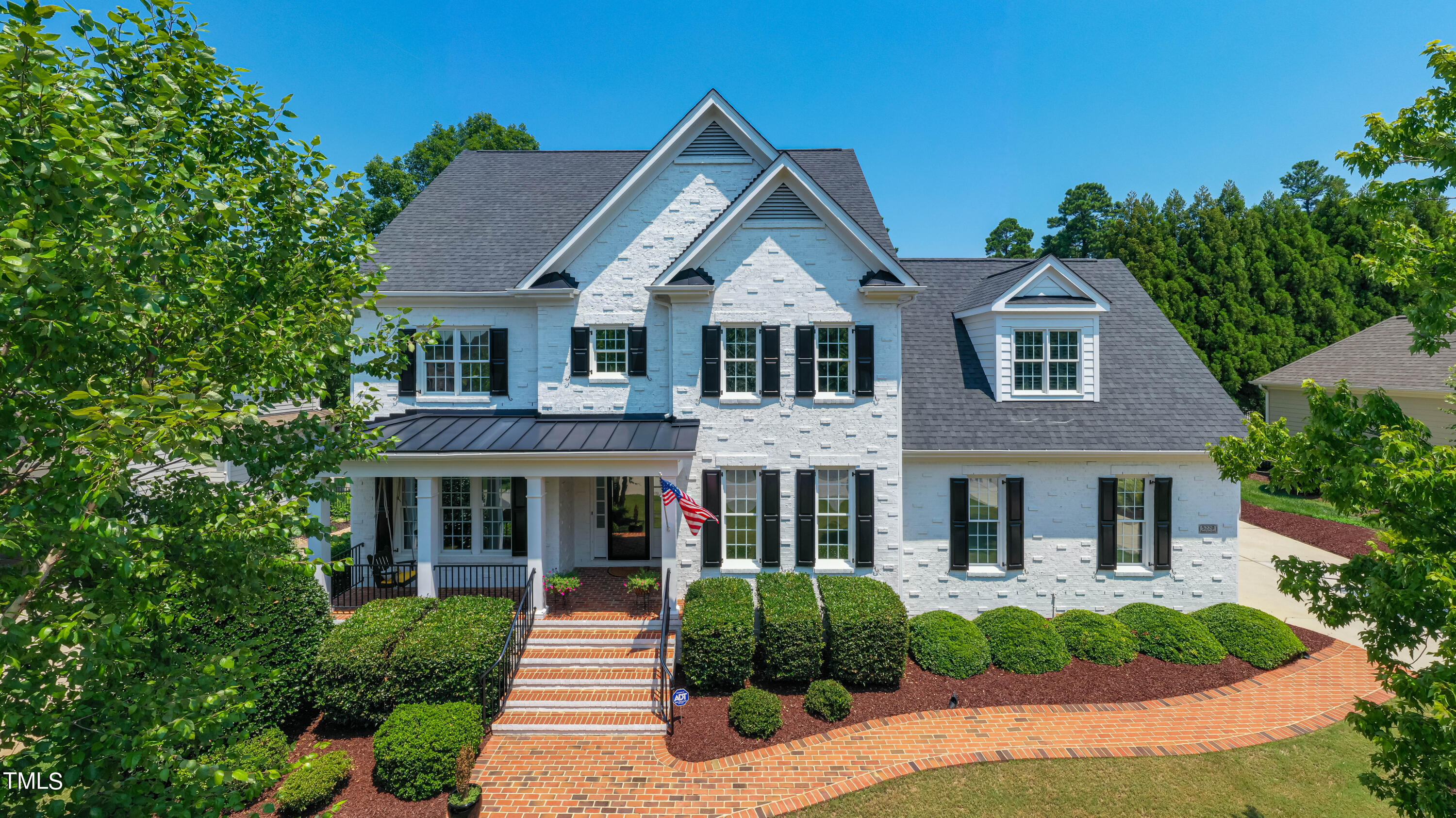 5220 Roswellcrest Court