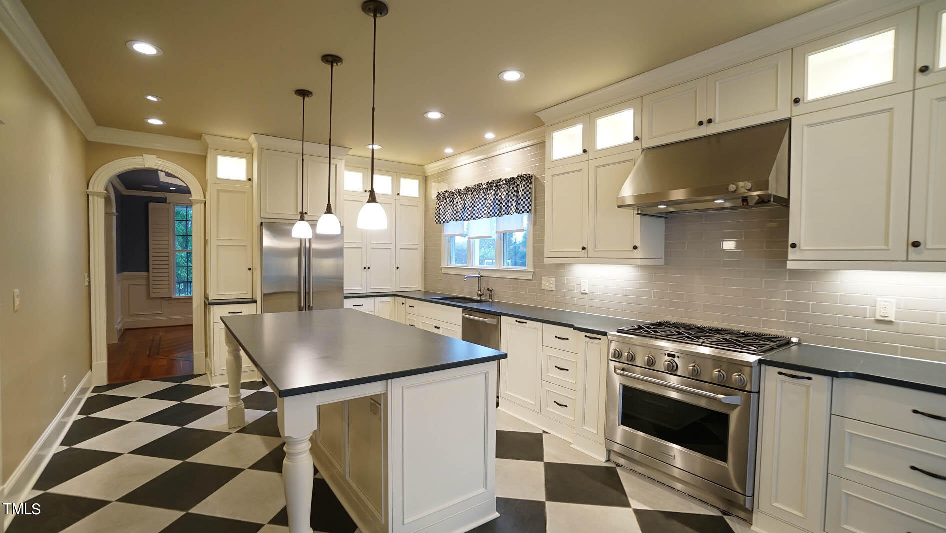 5220 Roswellcrest Court