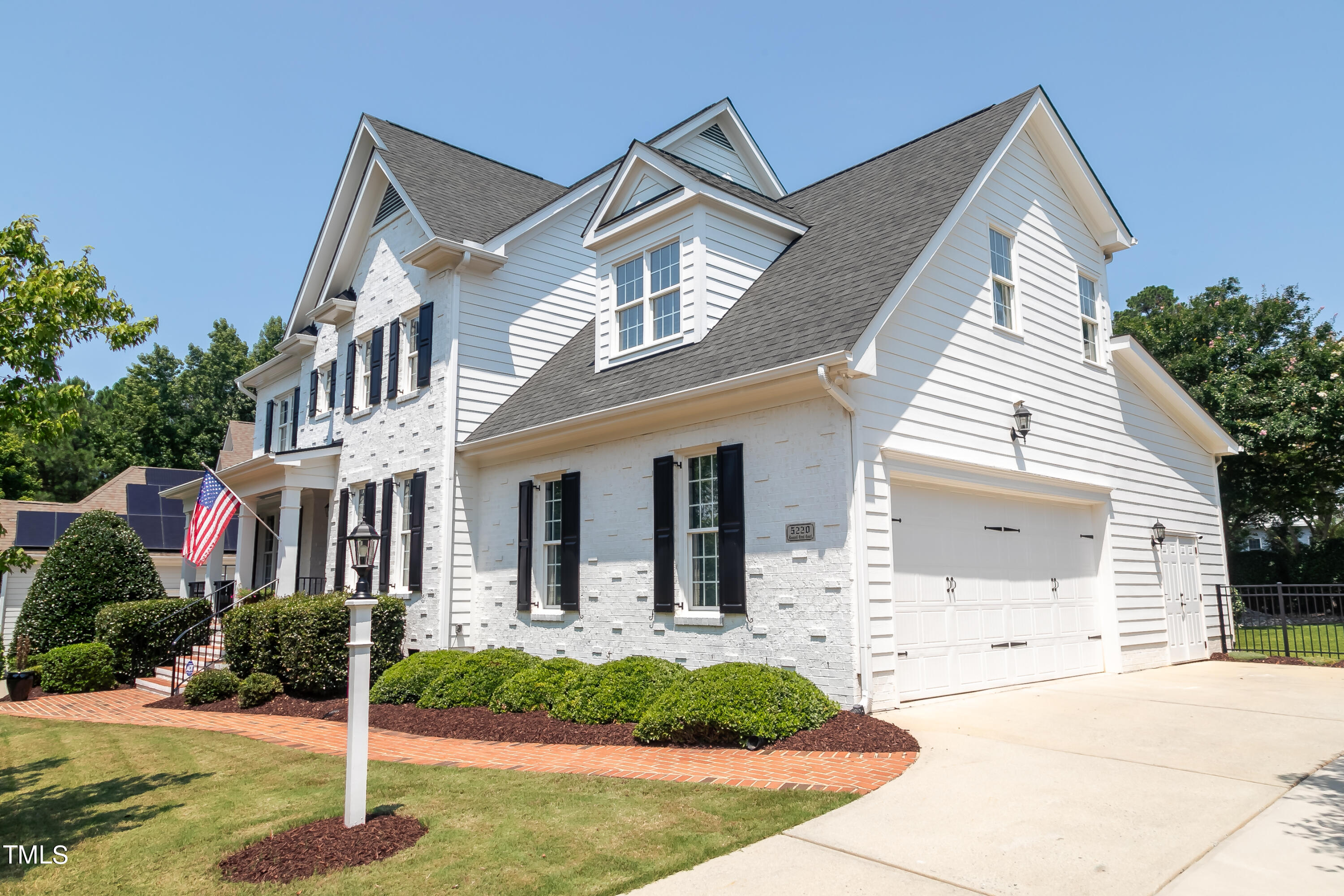 5220 Roswellcrest Court