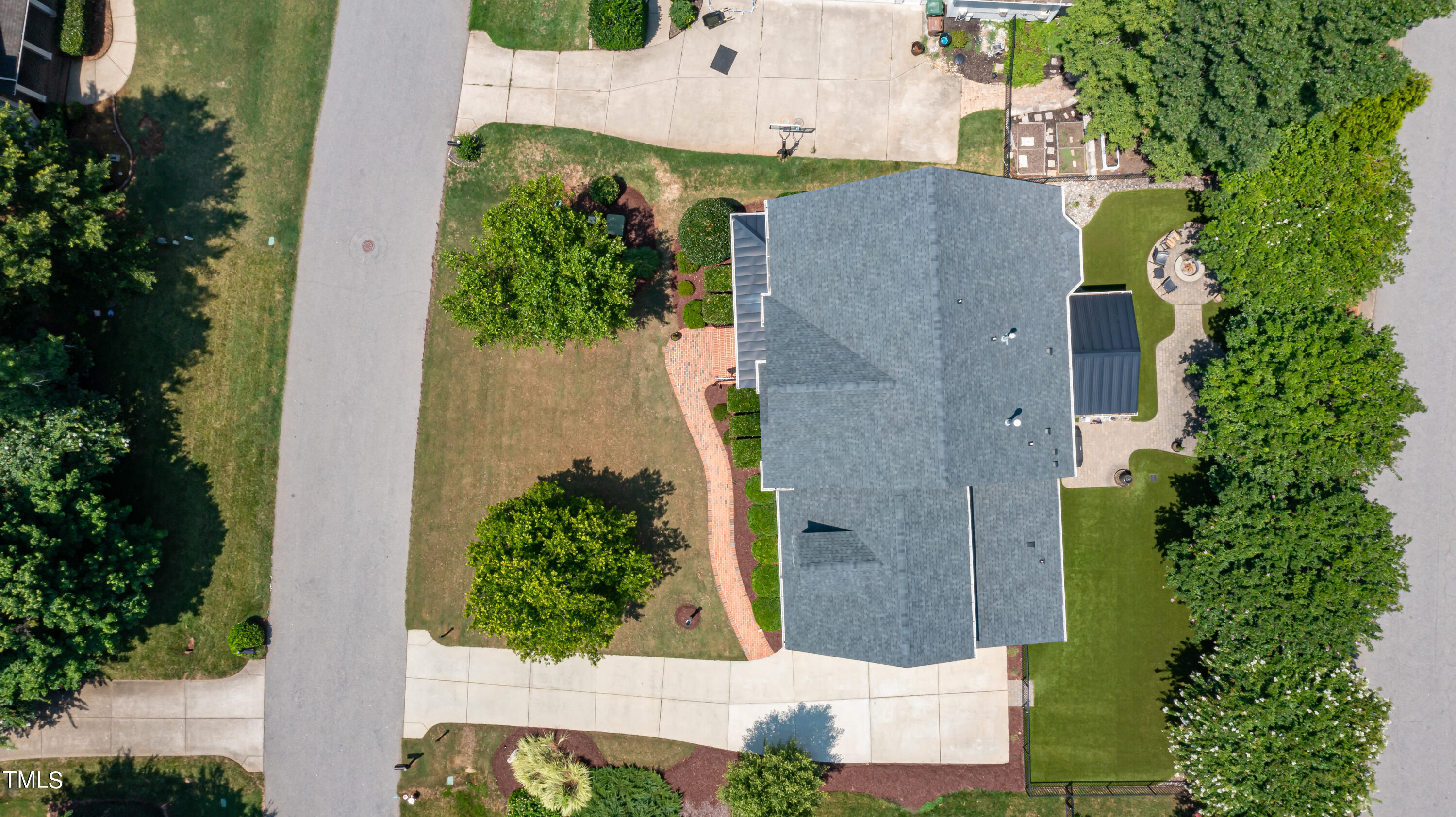 5220 Roswellcrest Court