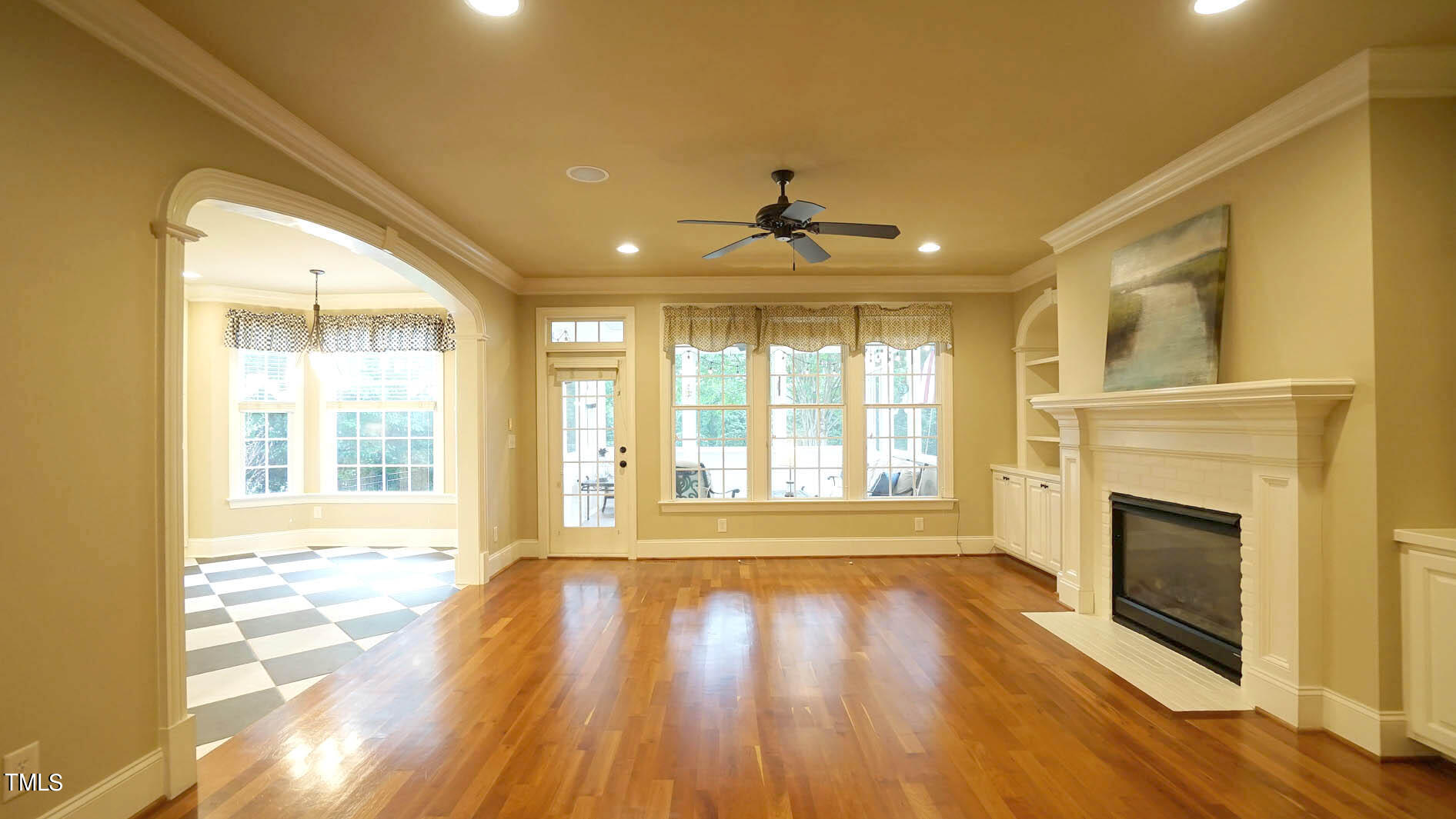 5220 Roswellcrest Court
