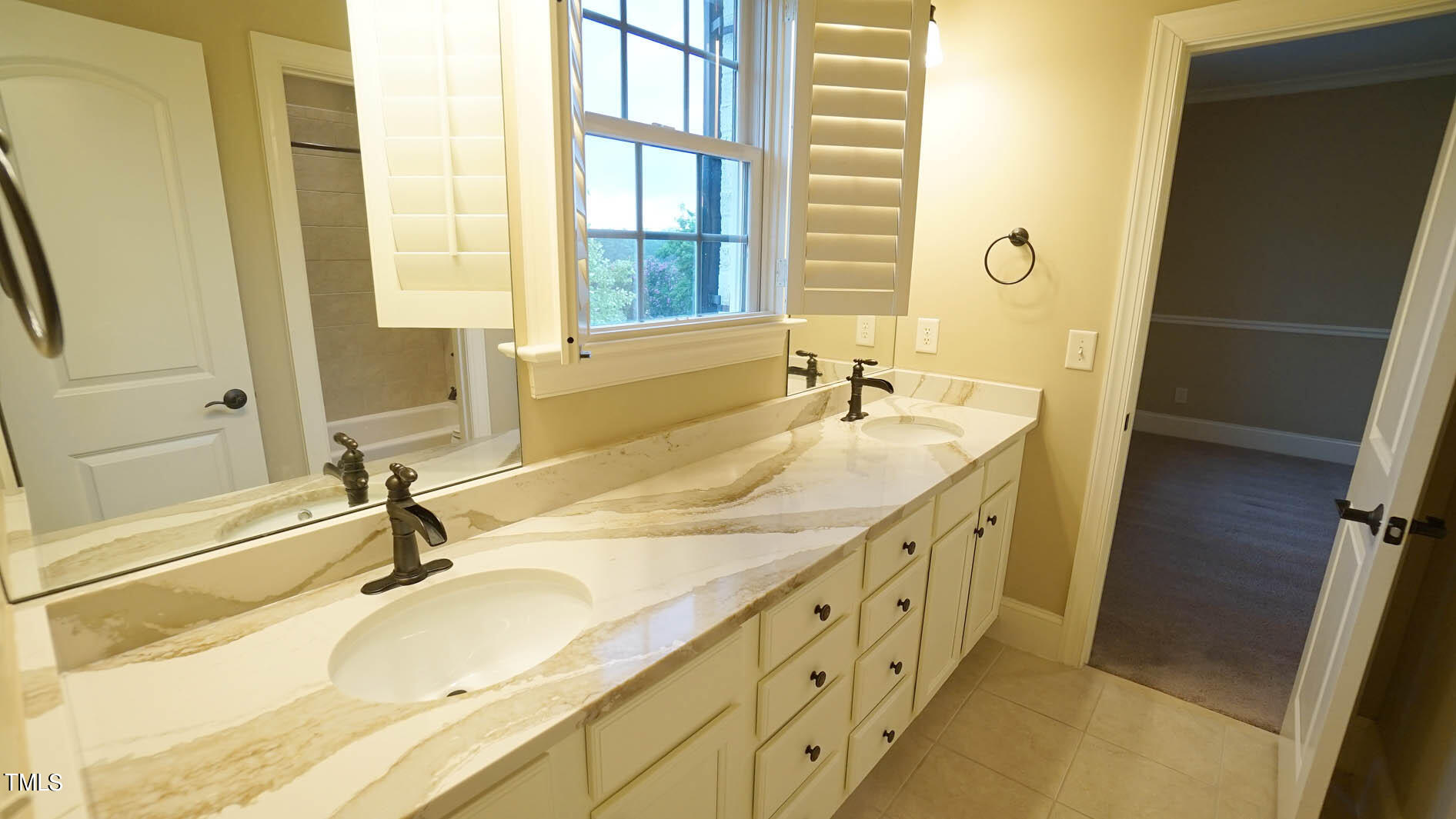 5220 Roswellcrest Court