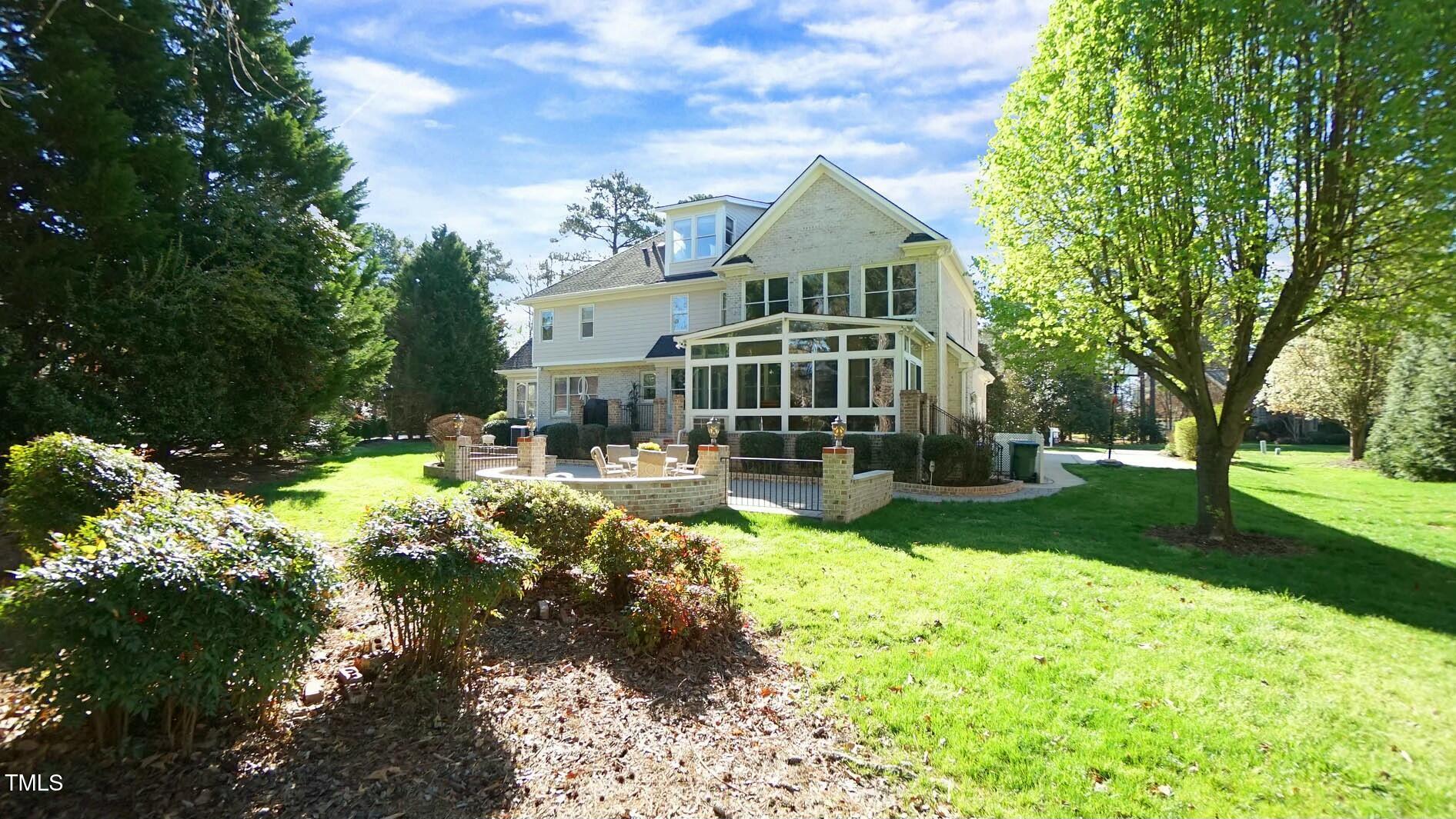 325 Hogans Valley Way