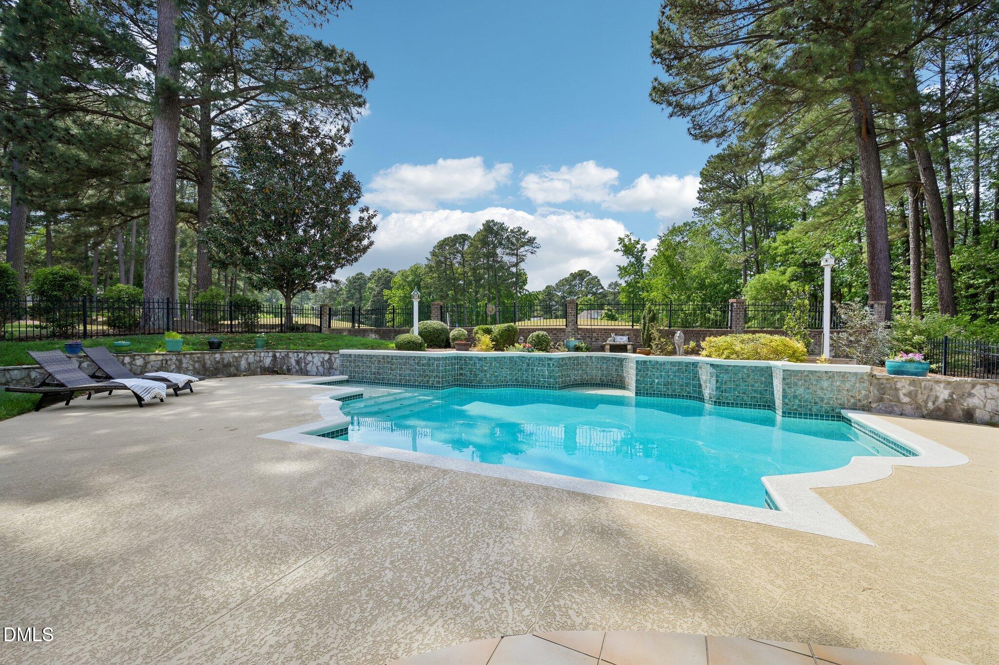 275 Hogans Valley Way