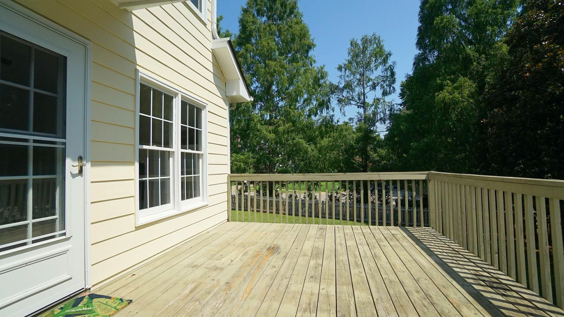 101 Lakeleaf Court