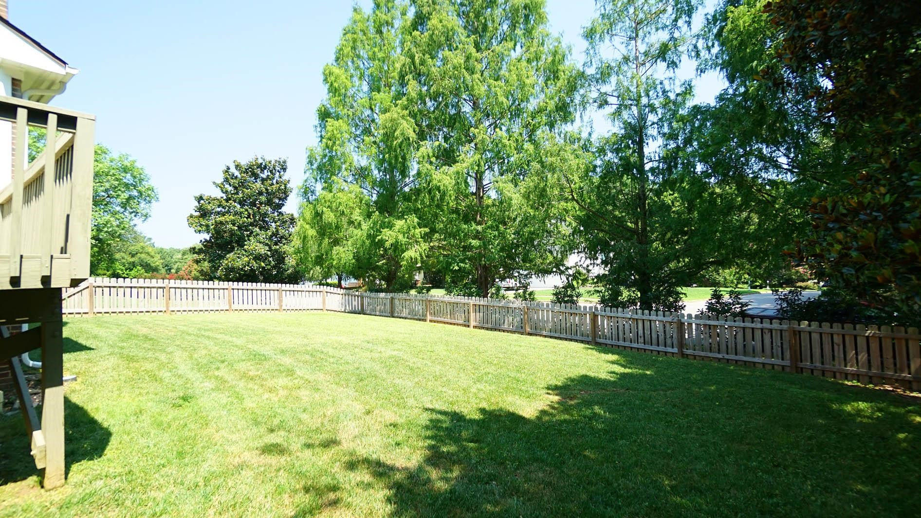 101 Lakeleaf Court