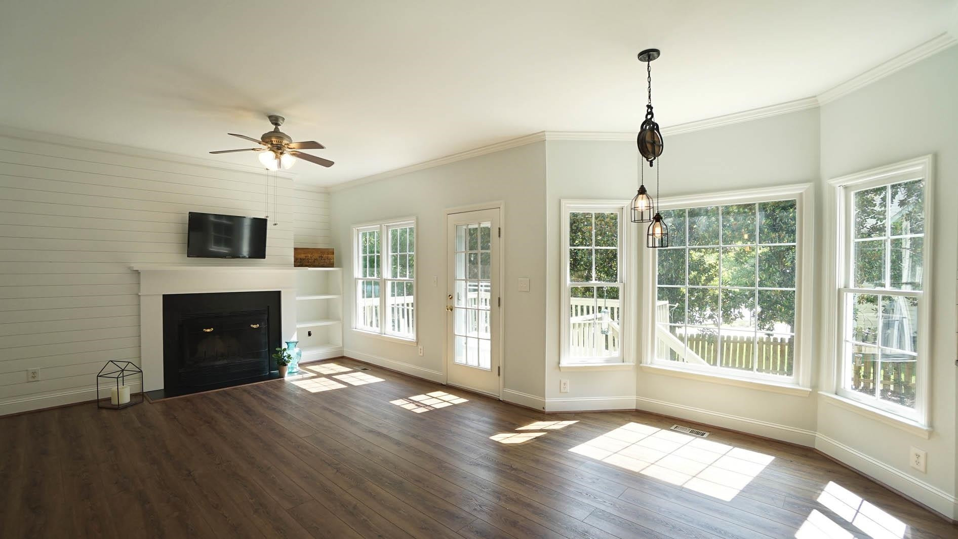 101 Lakeleaf Court