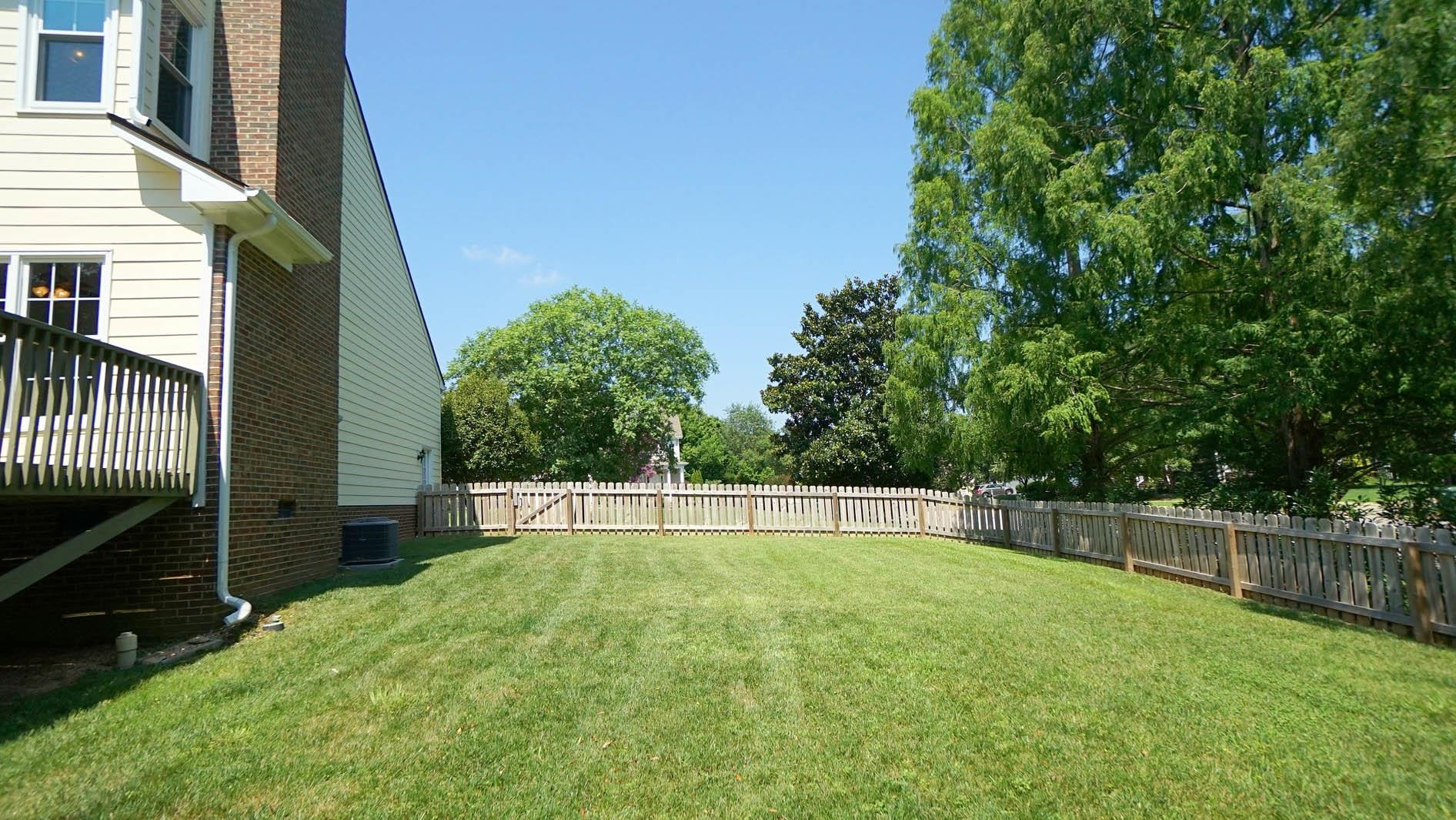 101 Lakeleaf Court