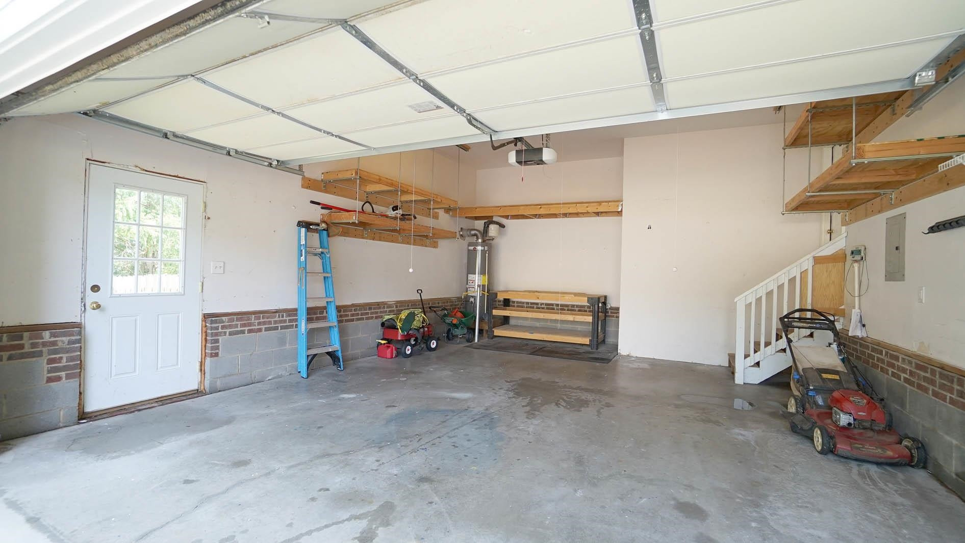 101 Lakeleaf Court