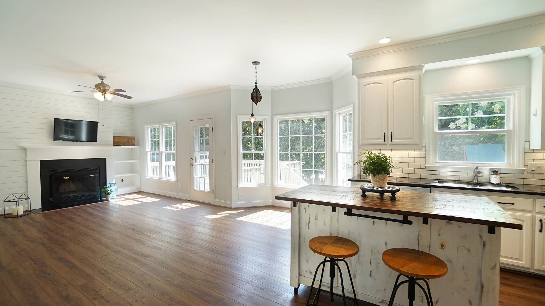 101 Lakeleaf Court