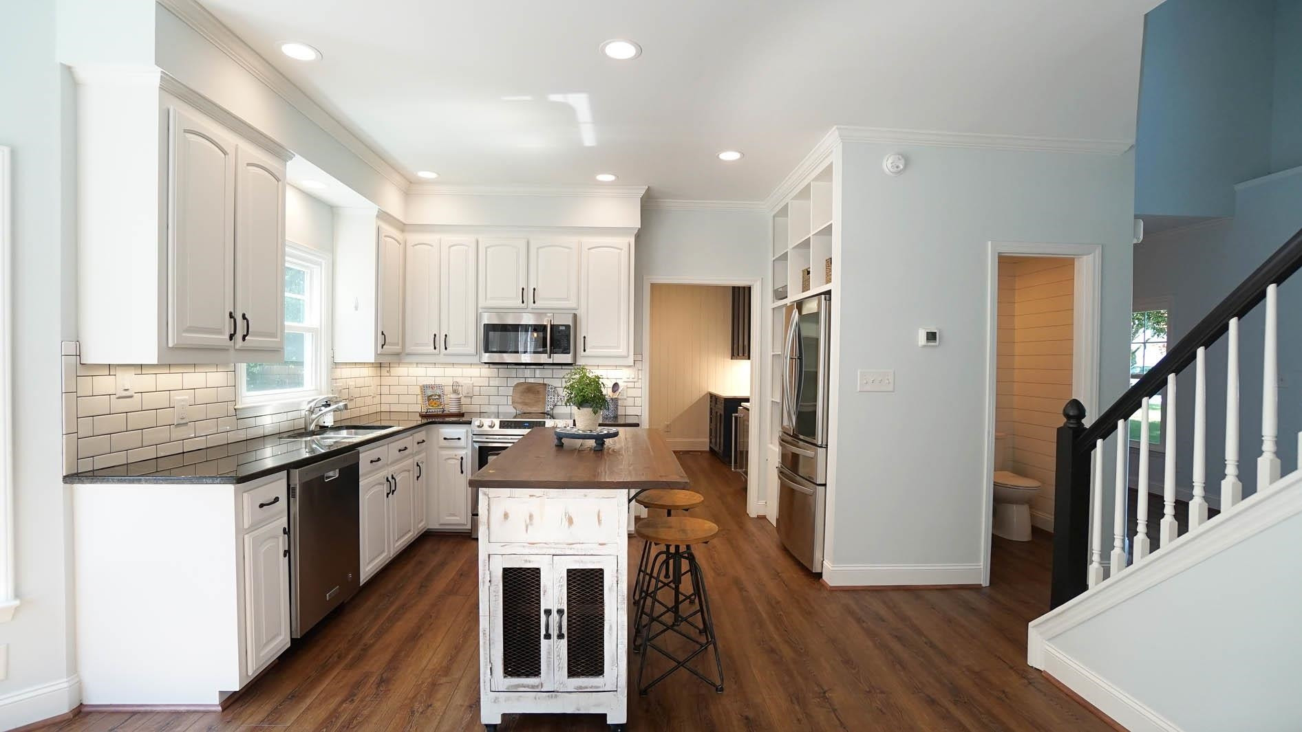 101 Lakeleaf Court