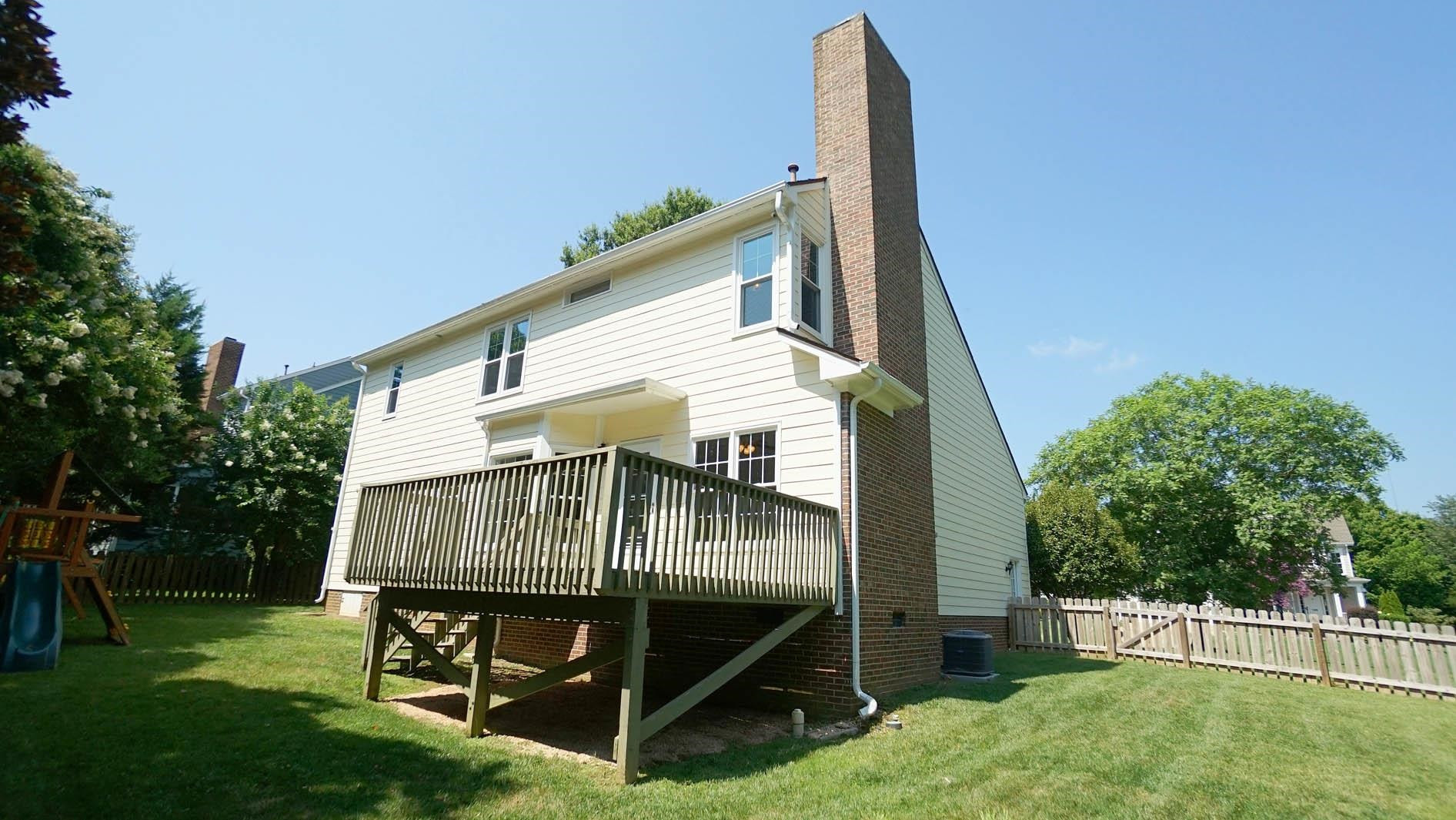 101 Lakeleaf Court