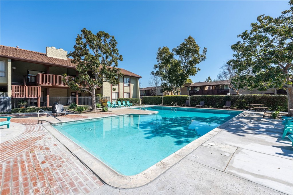 1030 W MacArthur Boulevard 40