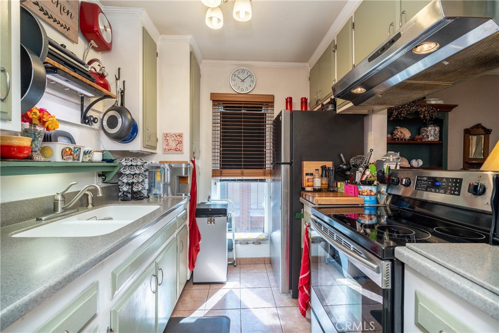 1030 W MacArthur Boulevard 40