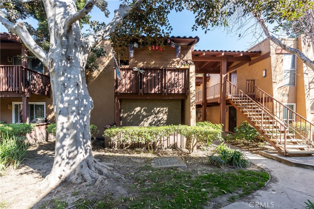 1030 W MacArthur Boulevard 40