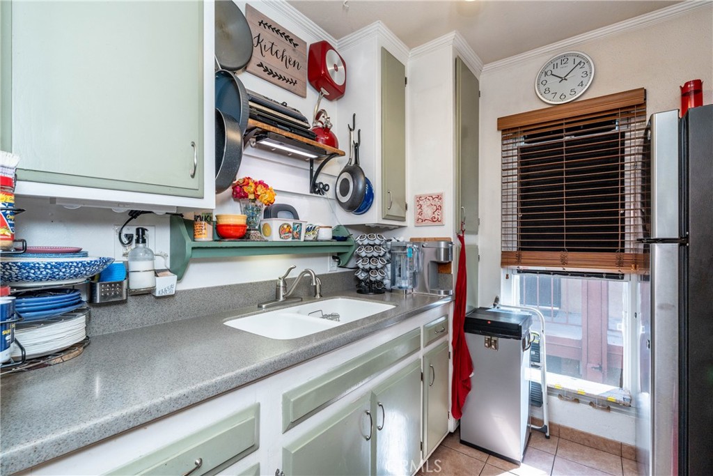 1030 W MacArthur Boulevard 40