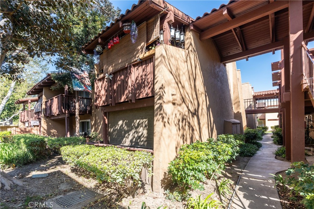 1030 W MacArthur Boulevard 40