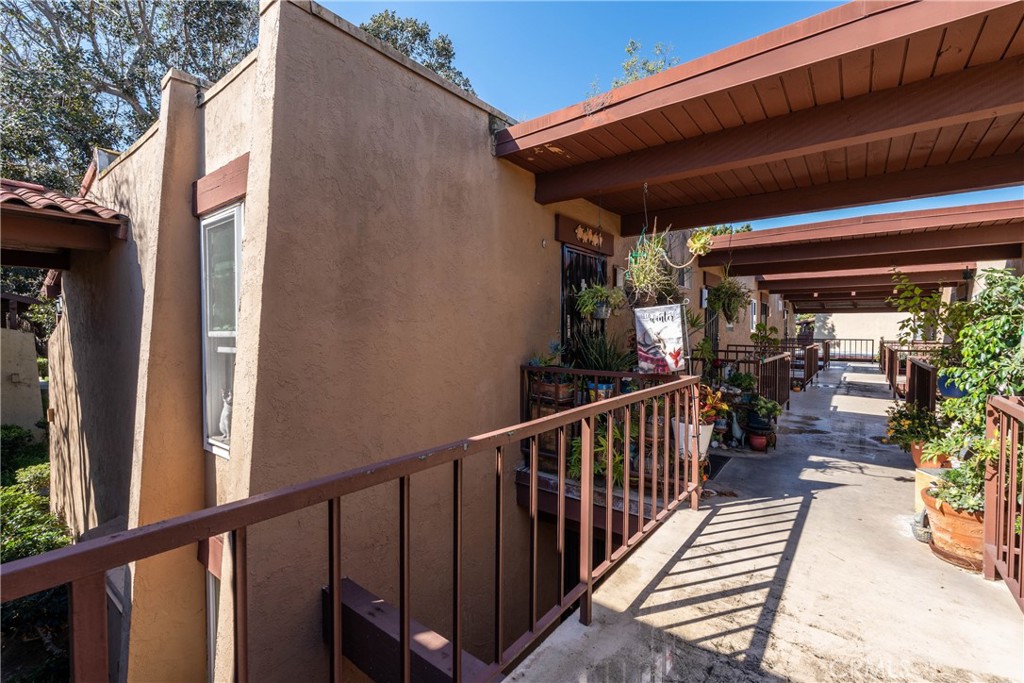 1030 W MacArthur Boulevard 40