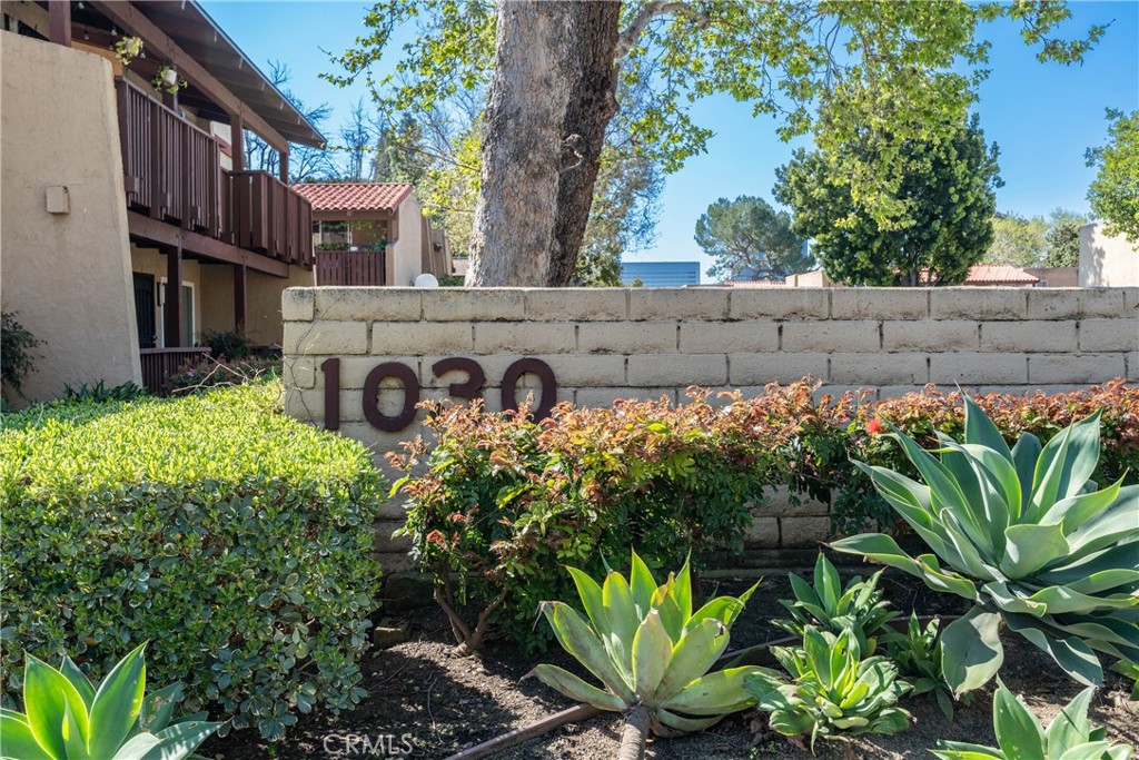 1030 W MacArthur Boulevard 40