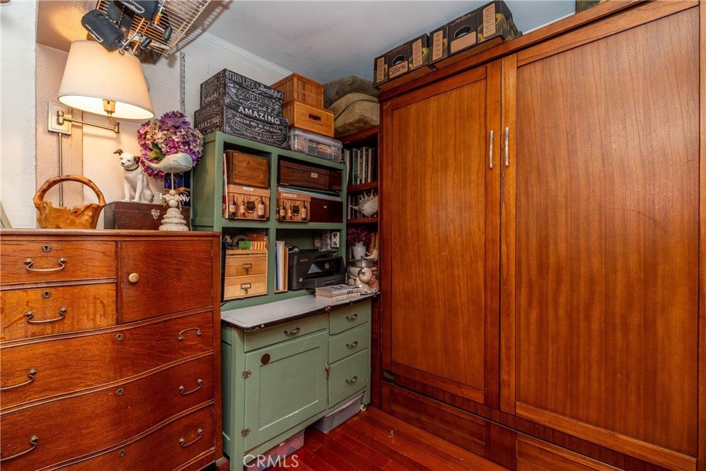 1030 W MacArthur Boulevard 40