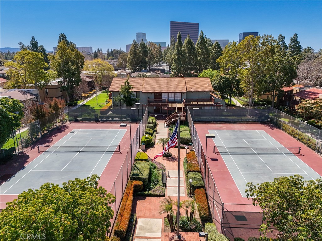 1030 W MacArthur Boulevard 40