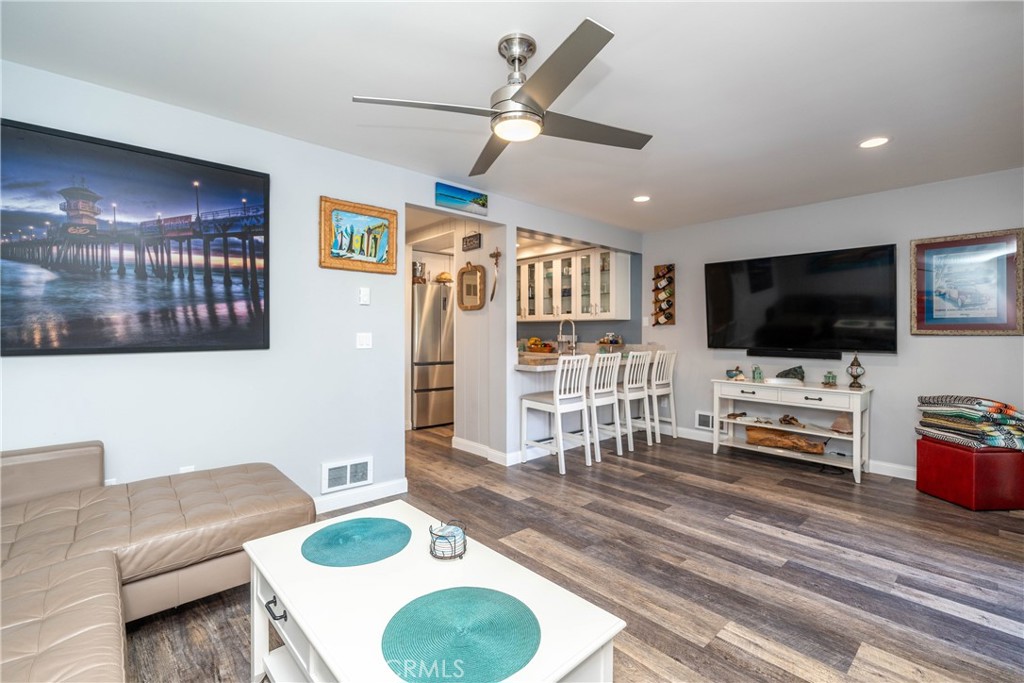 16872 Pacific Coast 103