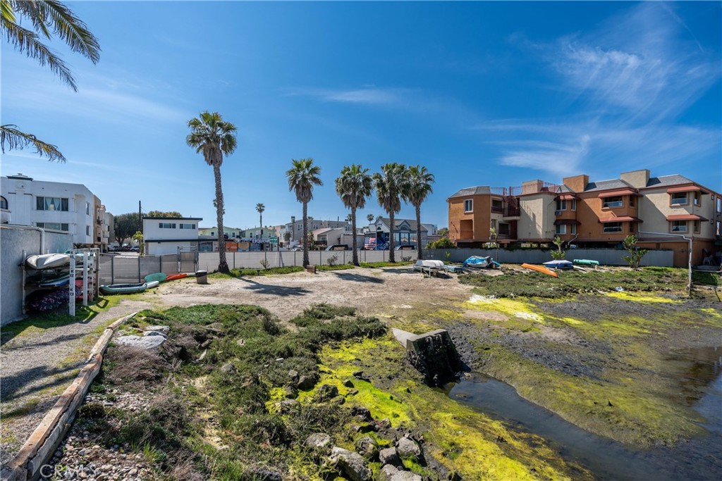 16872 Pacific Coast 103