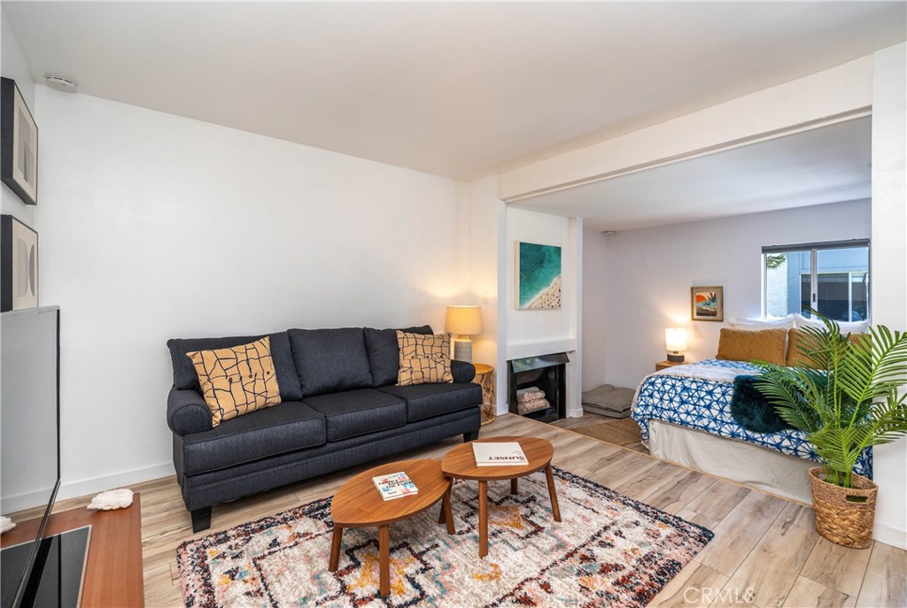 17072 Pacific Coast 90