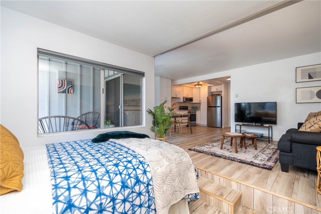 17072 Pacific Coast 90