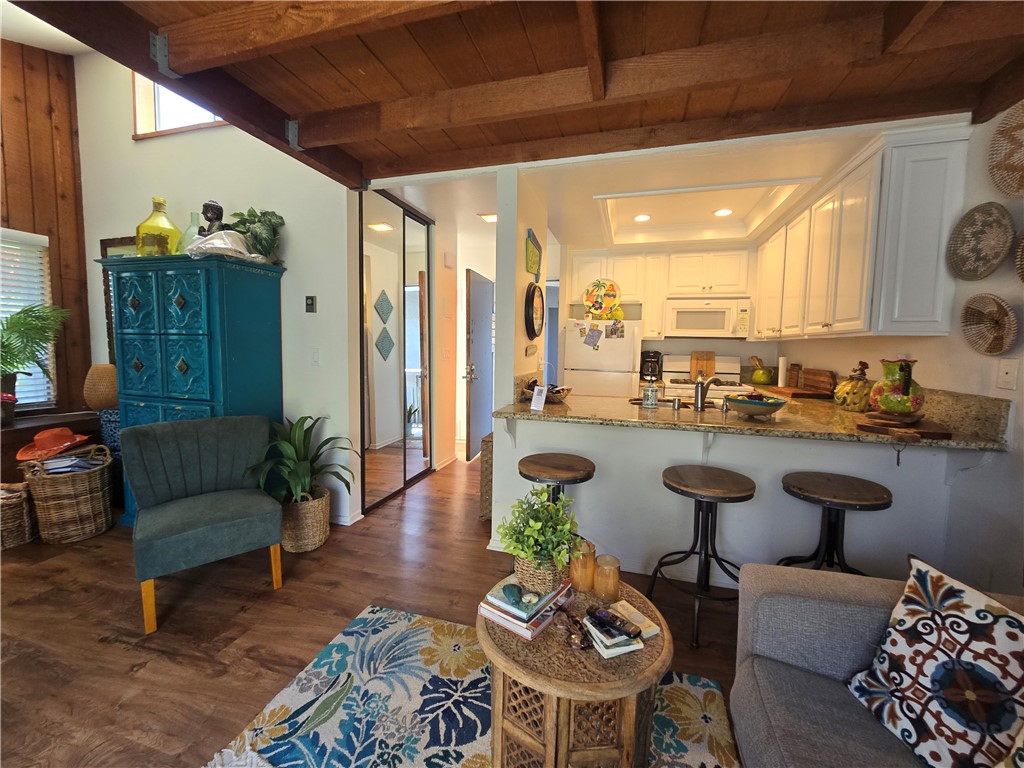 17082 Pacific Coast 205