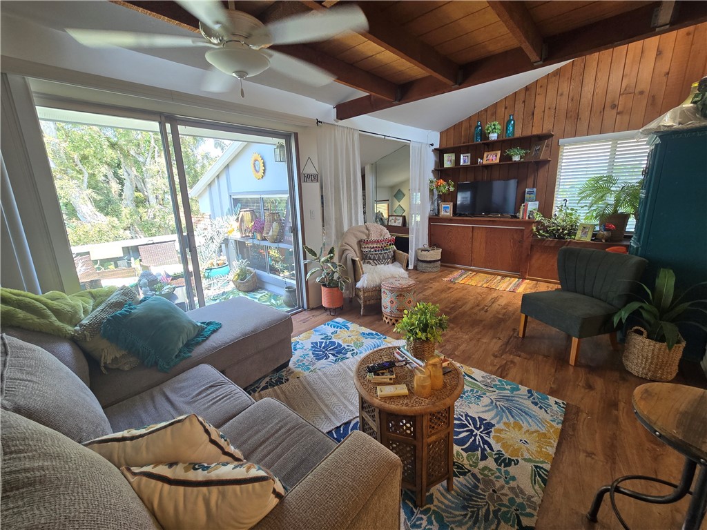 17082 Pacific Coast 205