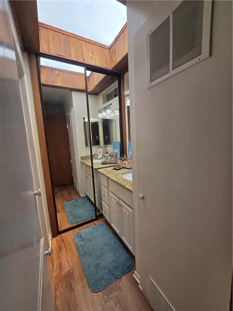 17082 Pacific Coast 205