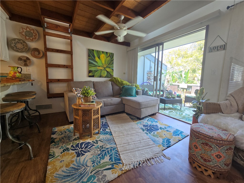 17082 Pacific Coast 205