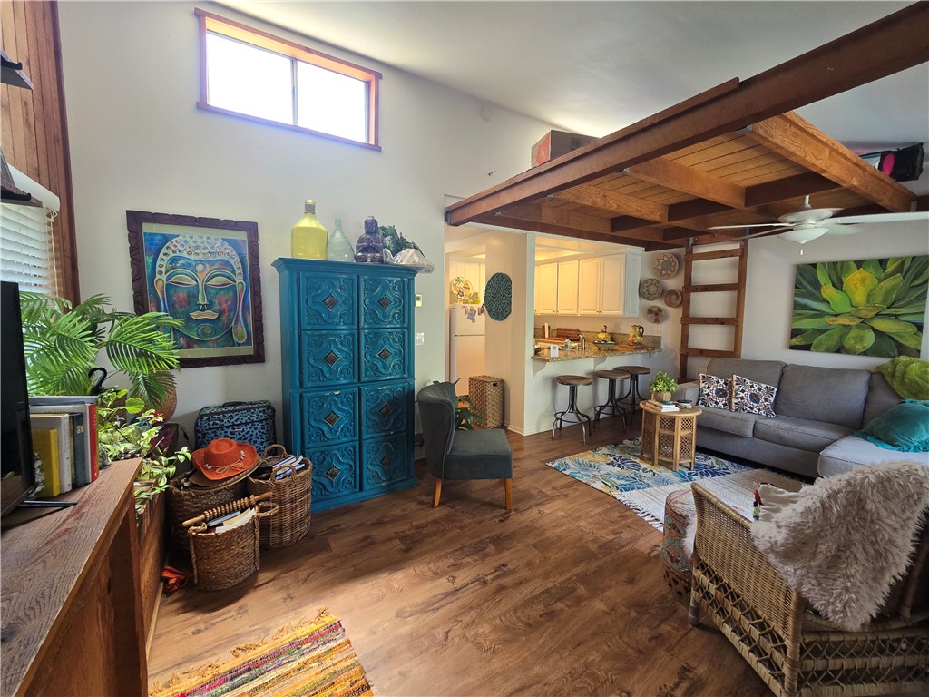 17082 Pacific Coast 205