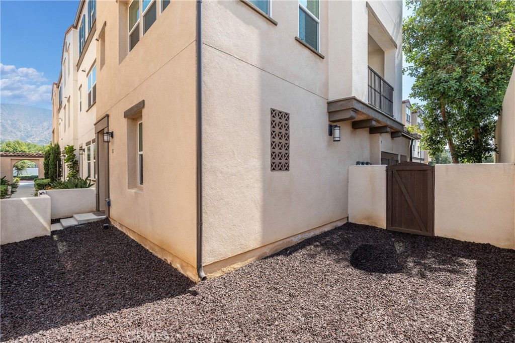 639 W Foothill Boulevard 12