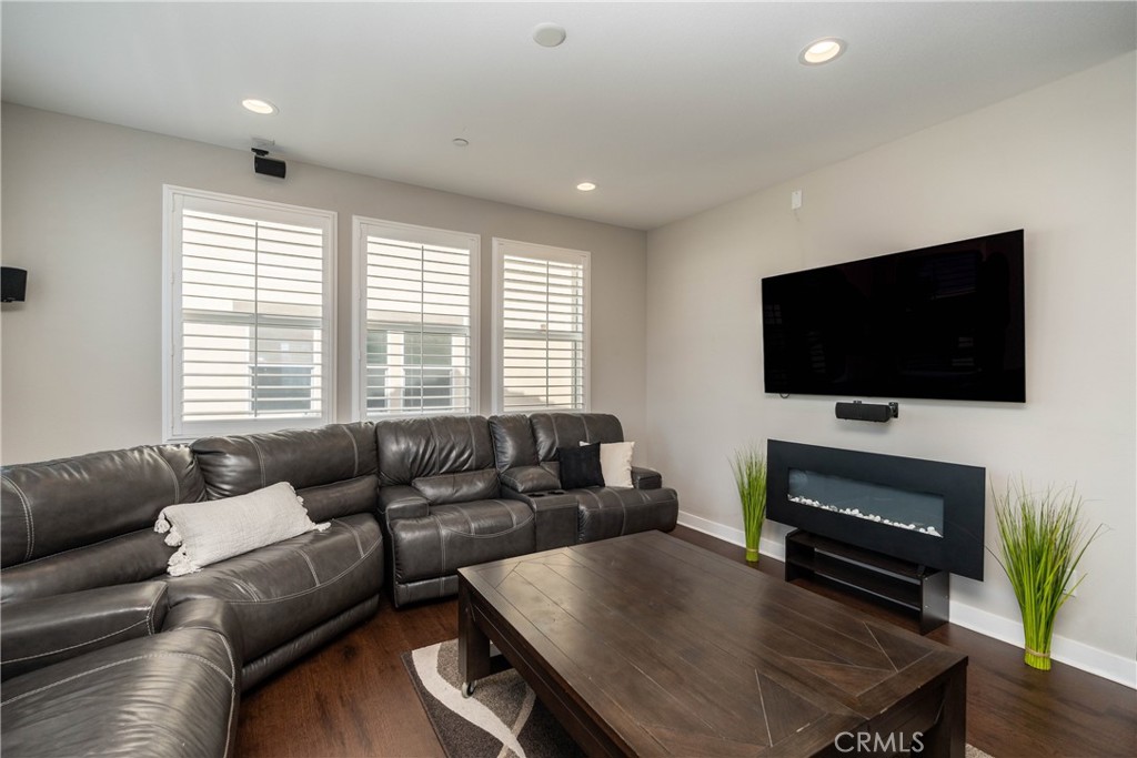 639 W Foothill Boulevard 12